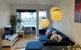 Luxury 3 Bedroom Flat In Stratford, London